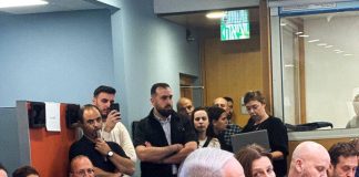 بالصورة | القناة 12 العبرية:نتنياهو مع نائبة وزير الخارجية، خلال مشاورات حول أحداث أمستردام ومتابعة قضية الإسرائيليين الذين فقد الاتصال بهم.