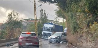 انزلاق شاحنه بسبب الامطار في بعبدات واصطدامها بسيارة