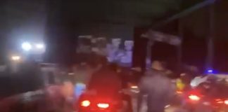 *بالفيديو :- هلع وحركة نزوح كثيفة للدراجات النارية والسيارات من المنطقة المستهدفة بإتجاه جسر البسطة التحتا في هذه الأثناء*