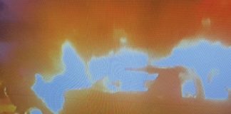 فيديو :- للغارة’ على مدينة صور استهدفت’ سيارة مقابل موقف السيارات بالقرب من مصرف لبنان ما ادى الى اشتعالها’ بشكل كامل ومعلومات عن وقوع إصابات’