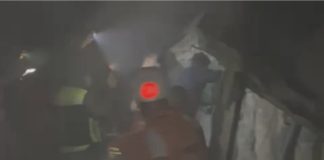 دمار كبير في المبنى المستهدف في صور (بالفيديو)