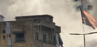 أكثر من فيديو:-:- من مكان الاستهداف’ في منطقة الغبيري تقاطع الشهيدين’ بالقرب من مبنى اذاعة الرسالة’ في ضاحية بيروت الجنوبية