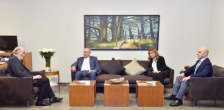 مخزومي بحث مع جعجع موضوع النازحين : العالم ينظر إلينا كدولة مخطوفة …