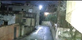 موقع بنت جبيل: جيش الاحتلال يطلق رشقات رشاشة ثقيلة متفجرة باتجاه حي عقبة عين ابل ومختلف الاحياء السكنية في مدينة بنت جبيل. (فيديو)