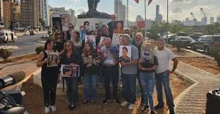 وقفة اعتراضيه لاهالي ضحايا المرفأ على خلفيه درس الوضعيه الوظيفيه لهاني الحاج