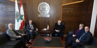 وزير الدفاع التقى الأب خضرا على رأس وفد: لضرورة انخراط الشباب في مؤسسات الدولة