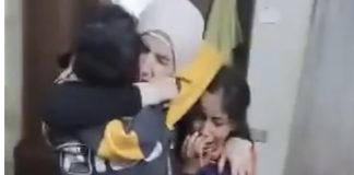 *مشهد مؤثر بالفيديو :لسيدة سورية محررة من سجون نظام الأسد تلتقي بأطفالها في مدينة - حمص بعد فراق دام 3 سنوات*