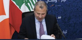 باسيل :هذا كلّه ان صحّ انه تمّ العثور على لبنانيين مفقودين قسراً في الحرب اللبنانية، وهنا نتمنى ان يكون الأمر صحيحاً، ولكن تبيّن انه يتعلّق حتى الآن بأكاذيب وتلفيقات تمّت فبركتها بهدف اتّهامنا زوراً وبهتاناً وجعل الناس يصدّقون ان هناك مفقودين وجدوا، وليس مسجونين لبنانيين بجرائم عادية