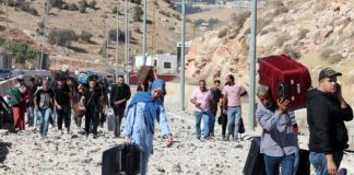 أفادت معلومات mtv بأن الجانب السوري بدأ عملية التختيم عند الخروج والدخول من والى سوريا عند الحدود مع لبنان في منطقة جديدة يابوس المقابلة لمنطقة المصنع اللبنانية بعدما كانت توقفت عملية التختيم منذ سقوط النظام لأسباب لوجستية، على ان تكون بمثابة تجربة على ان تبدأ رسميا غدا