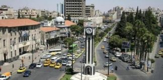 رويترز: عشرات من آليات الجيش السوري تغادر حمص على الطريق السريع الرئيسي واستهداف قافلة