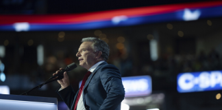 أكسيوس”: مبعوث ترامب إلى الشرق الأوسط زار السعودية واجتمع مع محمد بن سلمان