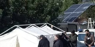 *بالصورة؛ أهالي بلدة كفركلا نصبوا خيمة على طريق الخردلي عند مفرق ديرميماس – القليعة قرب محطة مرقص ، وأعلنوا نيتّهم بالبقاء فيها الى ان يخرج الجيش الاسرائيلي’ من بلدتهم ويعود ابناؤها اليها*