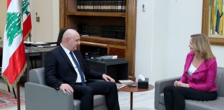 *السفيرة الأميركية ليزا جونسون تغادر قصر بعبدا من دون الإدلاء بأي تصريح*