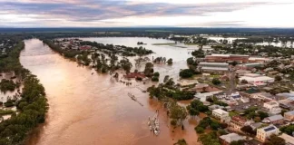 أستراليا بلا كهرباء.. رياح دمرت الممتلكات وأمطار غزيرة وتحذيرات من حدوث فيضانات!