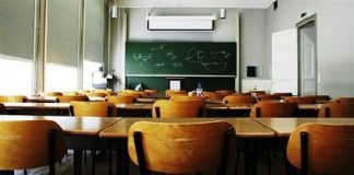 الامتحانات الرسمية: تقليص المنهج أم تمديد العام الدراسي؟