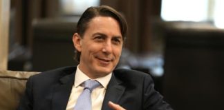 بالصورة ماذا قال هوكشتاين قبل هبوط طائرته في بيروت؟