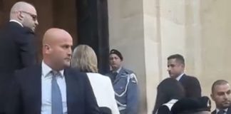 *وصول أفراد من عائلة رئيس الجمهورية اللبنانية العماد جوزيف عون الى مجلس النواب بالفيديو*