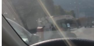 *اصطدام سيارة ببلوك اسمنتي على طريق نفق شكا(فيديو)*