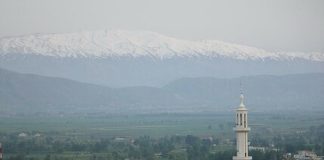 *(متداول) قوات مشاة إسرائيلية’ برفقة آليات عسكرية تمركزت في وسط بلدة “عين عرب” في قضاء مرجعيون واعتقلت أربعة رعاة ماشية من بلدة الوزاني وقامت بالتحقيق معهم قبل أن تطلق سراحهم*