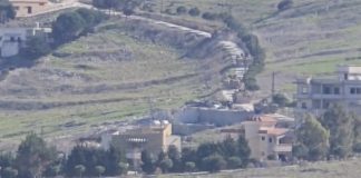 *قبل انسحاب قوات الإحتلال’ الإسرائيلي’ باتجاه وسط مارون الرأس ألقت محلقة معادية قنبلة صوتية بالقرب من نقطة الجيش اللبناني المستحدثة بالقرب من مهنية بنت جبيل (الأخبار)*