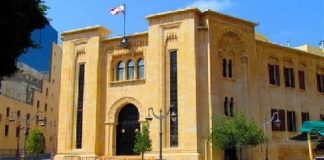 وصول عدد كبير من العسكريين المتقاعدين إلى محيط مجلس النواب للإعتصام تزامنا مع الجلسة