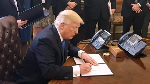 trumpsigning