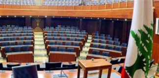 خلوة بين السفيرة الأميركية ليزا جونسون والسفير السعودي وليد البخاري داخل مجلس النواب