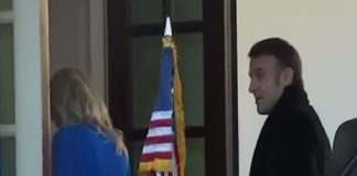 ماكرون دخل وحيدا الى البيت الأبيض وترامب امتنع عن الخروج لاستقباله