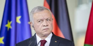 ملك الأردن ردا على سؤال عما إذا كانت هناك قطعة من الأرض يمكن أن يعيش فيها الفلسطينيون: علي أن أعمل ما فيه مصلحة بلدي