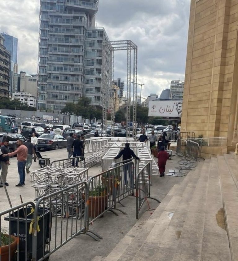 *بالصورة ؛بدء التحضيرات في وسط بيروت لاحياء الذكرى العشرين لاسشتهاد’ الرئيس رفيق الحريري،بحضور سعد الحريري*
