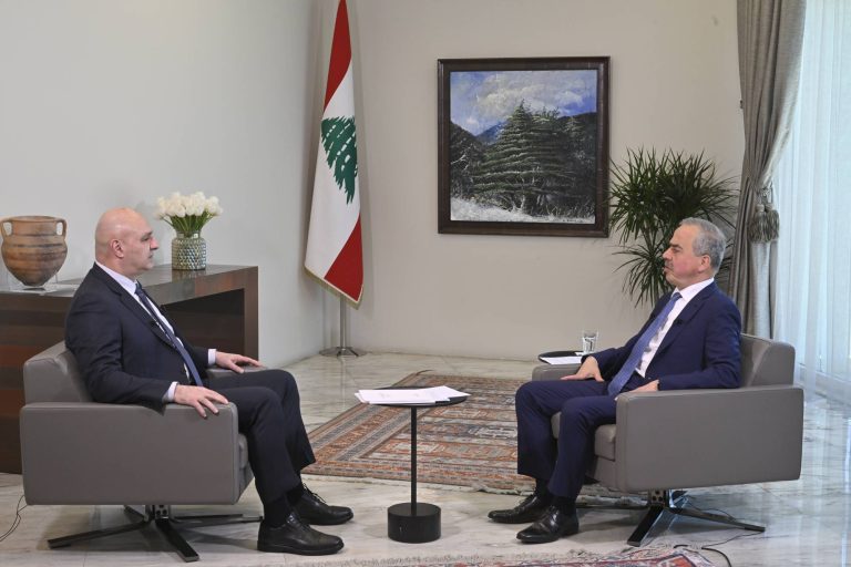 في أول مقابلة متلفزة الرئيس عون ل “الشرق الاوسط “:  «المجهود السعودي الكبير» أنهى الشغور الرئاسي… شدد على كشف الحقيقة في ملف مرفأ بيروت  قرار الحرب والسلم بيد الدولة وحدها
