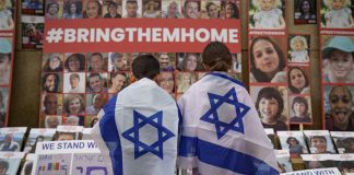 منتدى عائلات الرهائن ينشر أسماء ستة إسرائيليين سيُفرج عنهم السبت