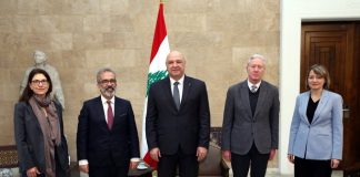 الرئيس عون لوزير خارجية البرتغال: لبنان يدعم المبادرة العربية للسلام ويرفض الطروحات التي تؤدي إلى حصول أي نوع من أنواع تهجير الفلسطينيين من أرضهم أو المساس بحقوقهم المشروعة