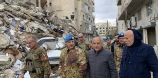 *قائد القطاع الغربي لليونيفيل التقى رئيس بلدية صور وجال في المدينة*