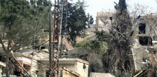 *المنار”: اهالي بلدة حولا يتقدمون الى داخل البلدة بعد تخطي حاجز الجيش اللبناني والسواتر الترابية التي وضعها الاحتلال وسط الطريق ولا اثر حتى الان لقوات الاحتلال’*