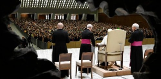 البابا فرنسيس مصاب بعدوى في المجرى التنفسي وهو في حالة مستقرة