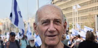 أولمرت يكشف عن خريطة عرضها على عباس لحل الدولتين