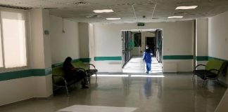 أثناء إنقاذ طفلة.. انهالوا على الطبيب ضرباً مبرحاً بالأيدي والأرجل