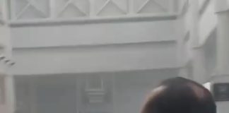 معلومات حصل عليها صوت الارز بالنسبة لحريق المطار فإن شخص سوري مغادر يحمل الجنسية التركية اقدم على احراق فرش مكتب الامن العام قرب بوابة رقم ٢٣ وذلك احتجاجا على قرار ترحيله