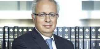 من هو وزير العدل: عادل نصار