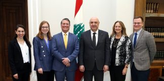 الرئيس عون أكد أمام الوفد الأميركي برئاسة روني جاكسون موقف لبنان الثابت والنهائي:- الاستقرار في الجنوب وعلى طول الحدود يتطلب انسحاب الاسرائيليين وإعادة الأسرى الاسرى اللبنانيين- اسرائيل تخرق الاتفاق وعلى الدول الراعية له لاسيما الولايات المتحدة الضغط عليها للالتزام به كلياً