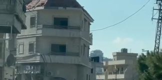 *يتحضر الجيش اللبناني للدخول الى مركز “سرية الجيش” المعزولة منذ 10 أيام في بلدة عيترون بهدف فتح الطريق العام وتأمين محيطه بعد إقفاله من قبل الجرافات الإسرائيلية’ وفي مرحلة لاحقة للإنتشار في البلدة بعد الإنسحاب الإسرائيلي’ منها، ودخول الجيش اللبناني لا يعني دخول المدنيين إلى كامل البلدة*