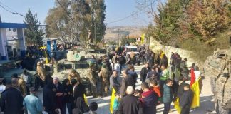 *الوكالة الوطنية: الجيش الإسرائيلي’ يطلق الرصاص على الأهالي العائدين إلى بلدة يارون في محاولة لمنعهم من العودة اليها*