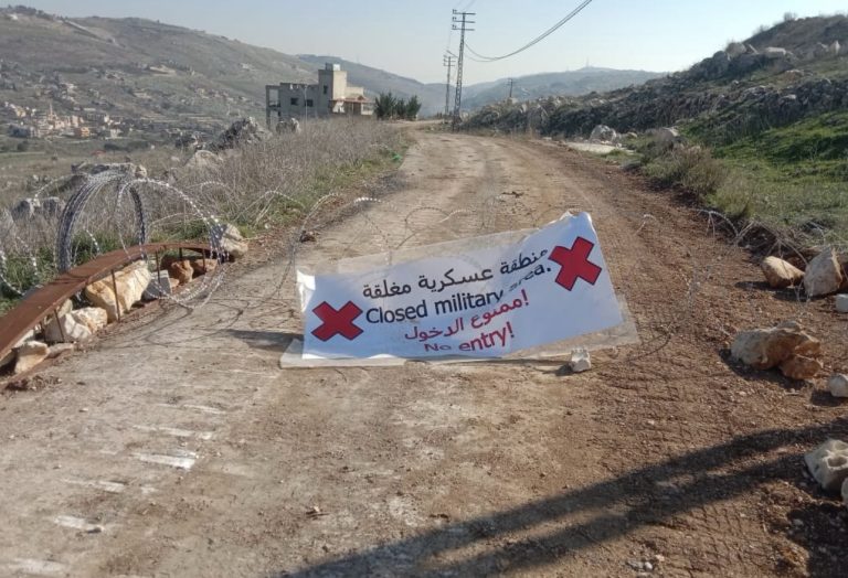 *بالصورة ؛ قوات الاحتلال’ الاسرائيلي’ تقطع الطريق بين الطيبة ورب ثلاثين*