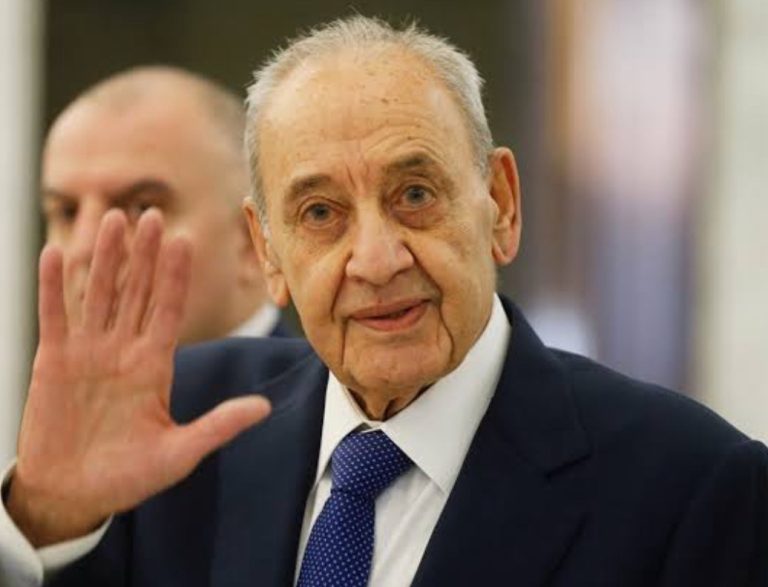 *الجديد: لدى تمسك سلام بإسم لميا مبيض للمقعد الشيعي الخامس رد بري “اعملها حكومة مبيض” ومن ثم غادر الاجتماع من الباب الخلفي للقصر*