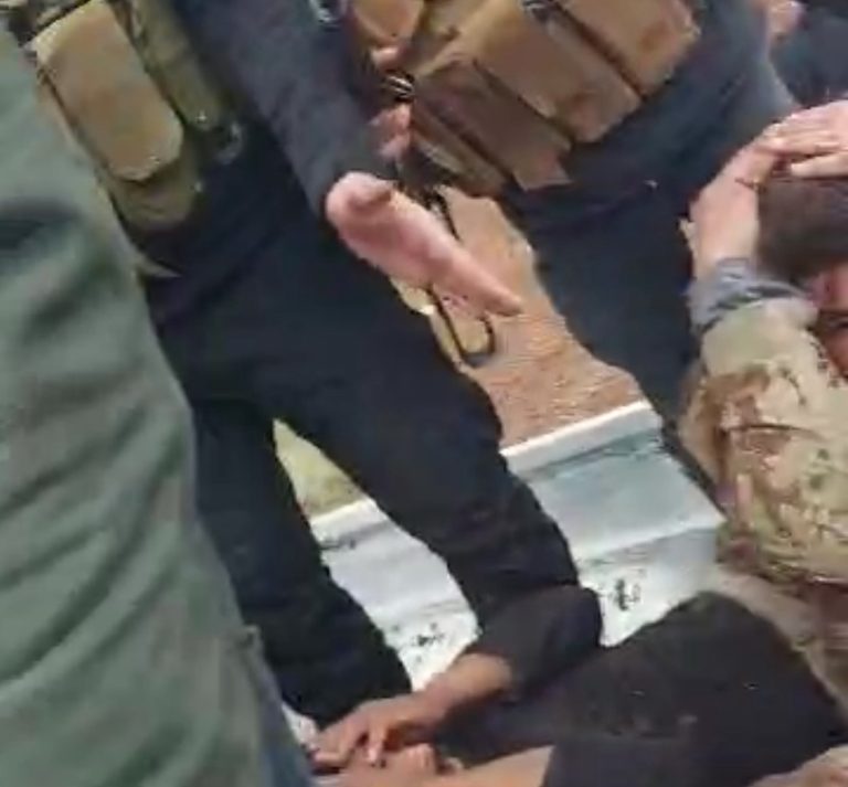 *اشتباكات بين آل زعيتر وجعفر مع هيئة تحرير الشام’.. والأهالي يأسرون مسلحين اثنين!*