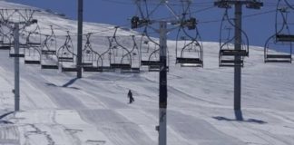 *بلدية كفردبيان تطلب من المواطنين عدم التوجه إلى محلة فقرا والمزار في كفردبيان إلا بالسيارات المجهزة بسلاسل معدنية أو رباعية الدفع، حفاظا على السلامة العامة ولعدم عرقلة حركة المرور وسير عمل الجرافات في المنطقة*