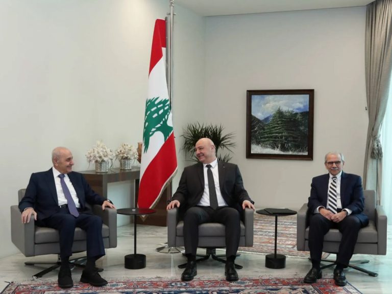 *معلومات تلفزيون لبنان:الاتصالات مستمرة بزخم، وفي شكل كثيف على مسار الجهود كي تبصر الحكومة النور، إنما النتائج حتى اللحظة،لا تزال غير حاسمة،إلى حين اكتمال التفاهم التام، على التشكيلة النهائية *