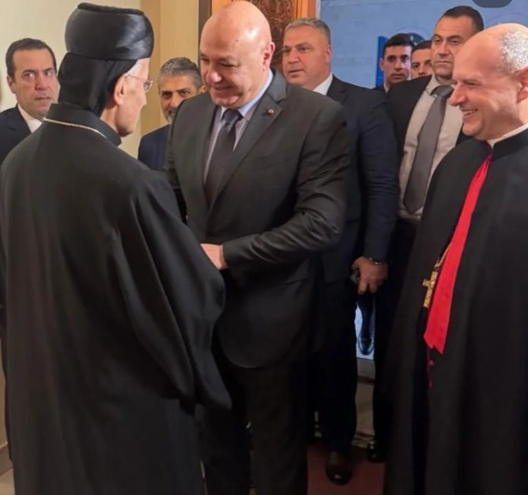*رئيس الجمهورية وعقيلته والبطريرك الراعي يتقبلون التهاني في عيد مار مارون داخل صالة كاتدرائية مار جرجس في بيروت*