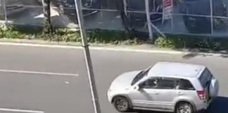 *بالصورة ؛ انحراف سيارة عن مسارها واستقرارها وسط الأوتوستراد في ساحل علما بالقرب من labeille dor اتجاه بيروت ويشهد المسلكين زحمة سير ،كما لم نفد عن سقوط إصابات بالأرواح*